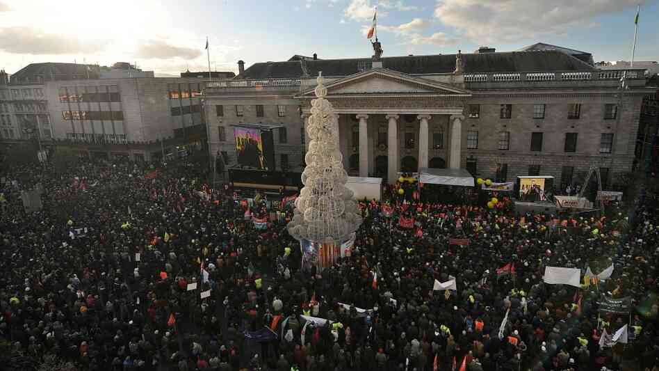 Anti-bailout protesters gather outside the General Post Office in Dublin, on Saturday, Nov. 27, 2010 Anti-bailout protesters gather outside the General Post Office in Dublin, on Saturday, Nov. 27, 2010