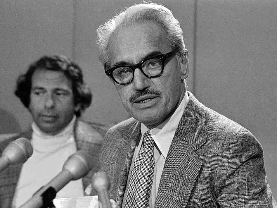 Marvin Miller (right) at a 1976 press conference. Marvin Miller (right) at a 1976 press conference.