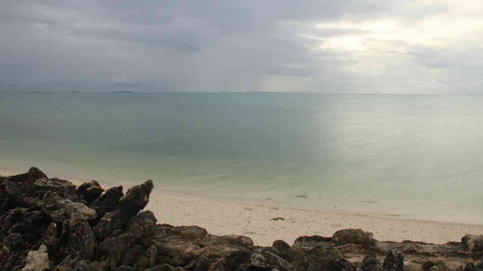 Water now covers the former Tebunginako town center. Water now covers the former Tebunginako town center.