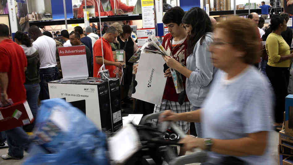 Black Friday Shoppers Hunt For Holiday Bargains Black Friday Shoppers Hunt For Holiday Bargains