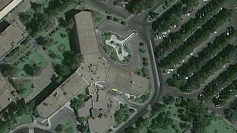 Iran Air building as seen in Google Earth. Iran Air building as seen in Google Earth.