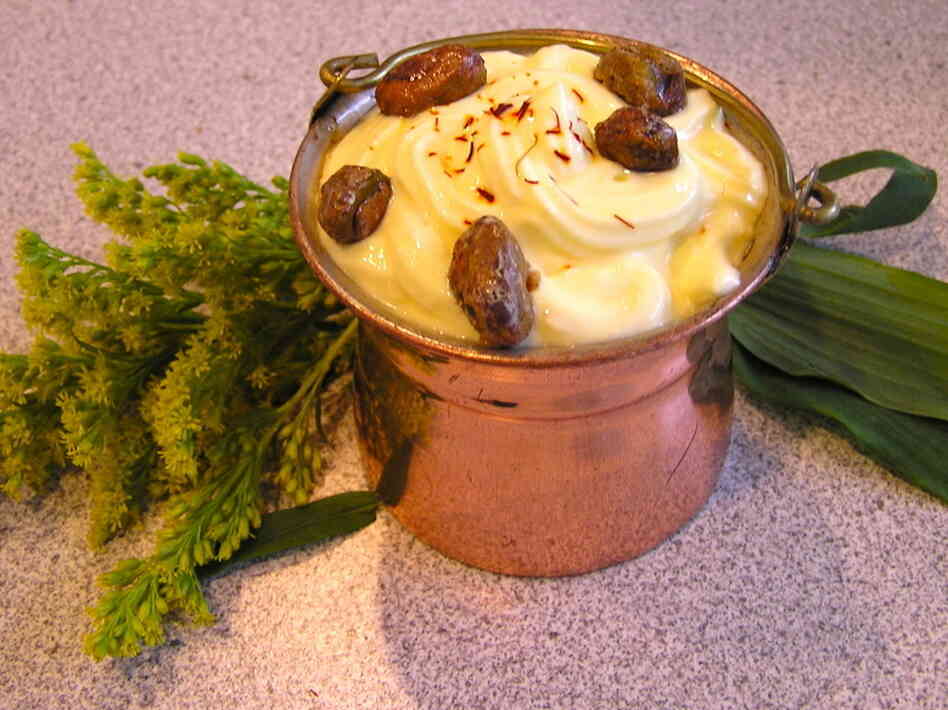 Indian yogurt pudding with saffron Indian yogurt pudding with saffron