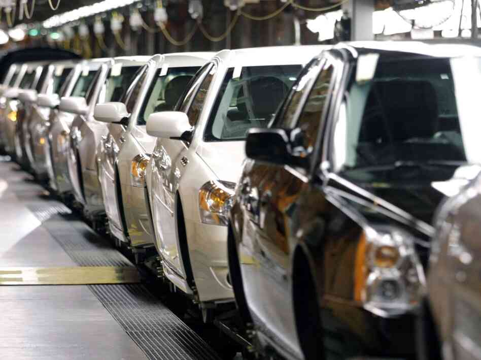 General Motors' launched the Chevrolet Volt hybrid electric cars in November. General Motors' launched the Chevrolet Volt hybrid electric cars in November.