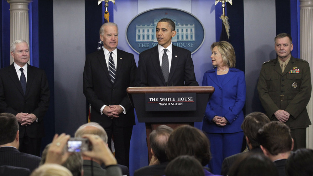 L-R: Defense Secretary Robert Gates, Vice President Biden, President Obama, Secretary of State Hillary Rodham Clinton, and Joint Chiefs Vice Chairman Gen. James Cartwright, during today's briefing. 