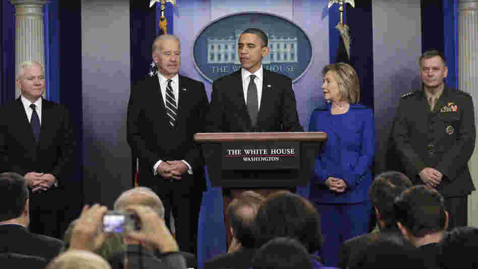L-R: Defense Secretary Robert Gates, Vice President Biden, President Obama, Secretary of State Hillary Rodham Clinton, and Joint Chiefs Vice Chairman Gen. James Cartwright, during today's briefing. 