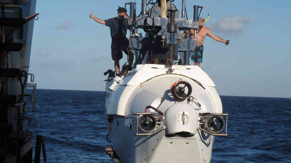 The 46-year-old research submarine, here being launched into the Gulf of Mexico in November, has made more than 4,600 ocean dives. It will be taken out of service for the next year and a half for modernization. The 46-year-old research submarine, here being launched into the Gulf of Mexico in November, has made more than 4,600 ocean dives. It will be taken out of service for the next year and a half for modernization.
