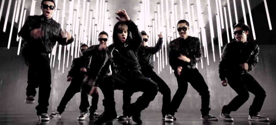 Justin Bieber dances Justin Bieber dances