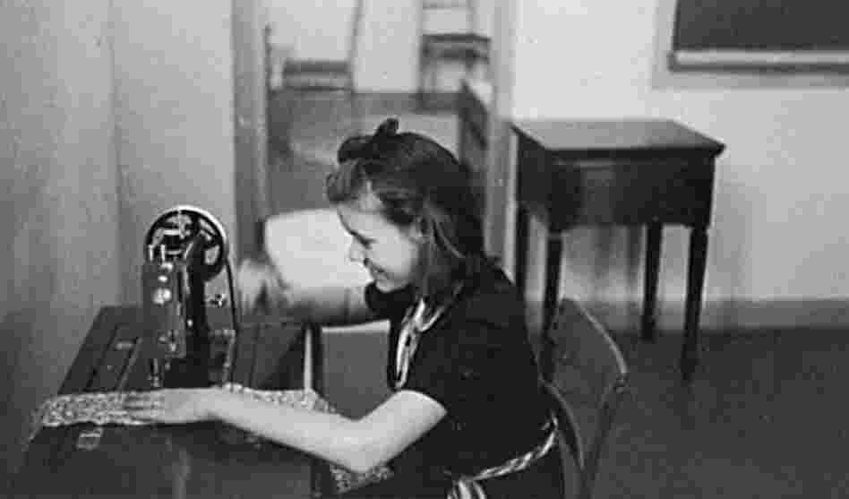 Girl sewing in home economics class, Greenhills, Ohio, 1938. Girl sewing in home economics class, Greenhills, Ohio, 1938.