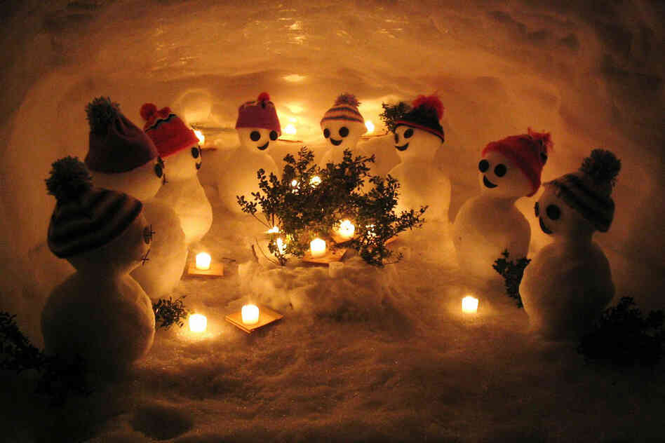 These 2-inch-tall snowmen celebrate Christmas on the Noto Peninsula in Japan. Japanese snowmen typically have two segments instead of three. 