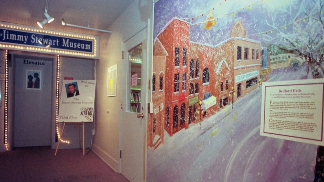 Lights circle the elevator entrance to the Jimmy Stewart Museum in Indiana, Pa., in 1999. The hall is decorated with movie posters, notes from movie studio executives, and this large mural depicting Bedford Falls, the mythical town in the film It's A Wonderful Life.