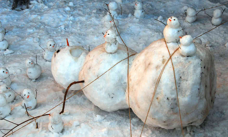 Gulliver's Travels in snowman world. 