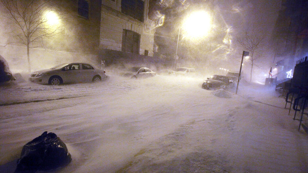Snow falls in the early morning hours in Manhattan's East Village today (Dec. 27, 2010).