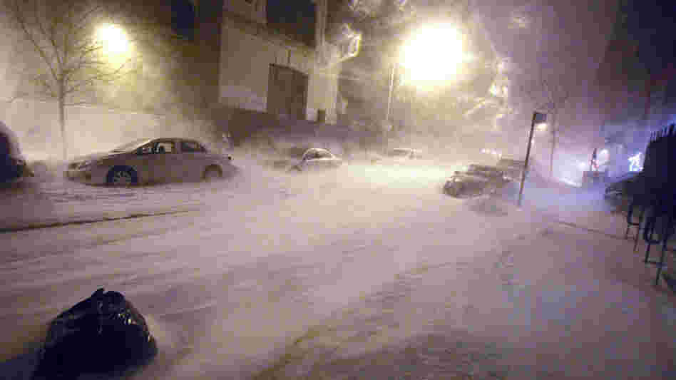 Snow falls in the early morning hours in Manhattan's East Village today (Dec. 27, 2010).