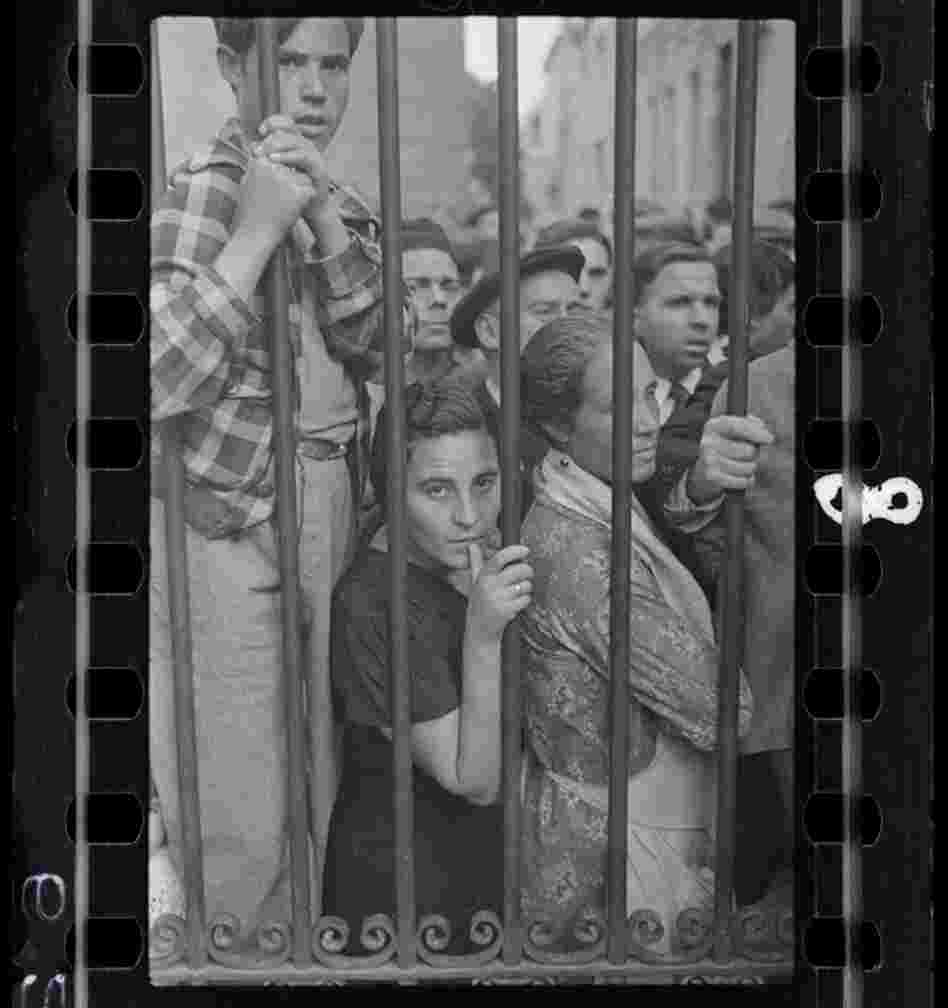 Crowd at the gate of the morgue after the air raid, Valencia, May 1937 