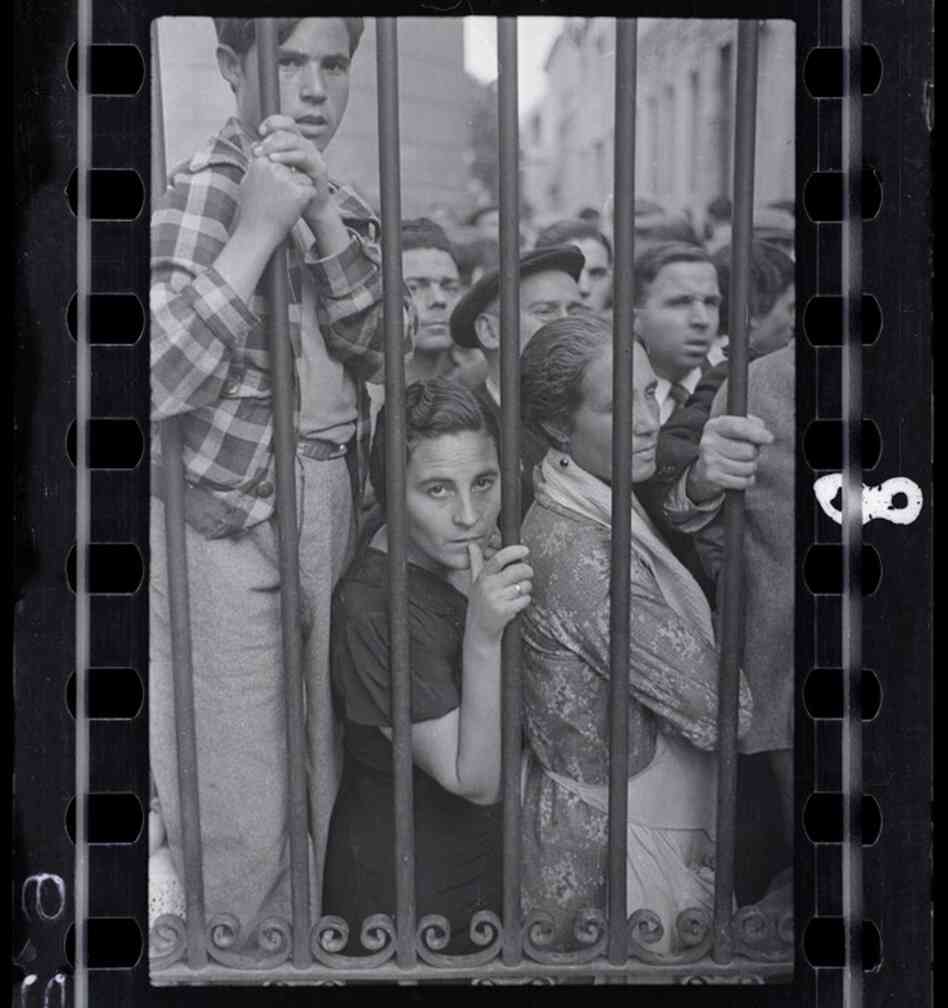 Crowd at the gate of the morgue after the air raid, Valencia, May 1937 