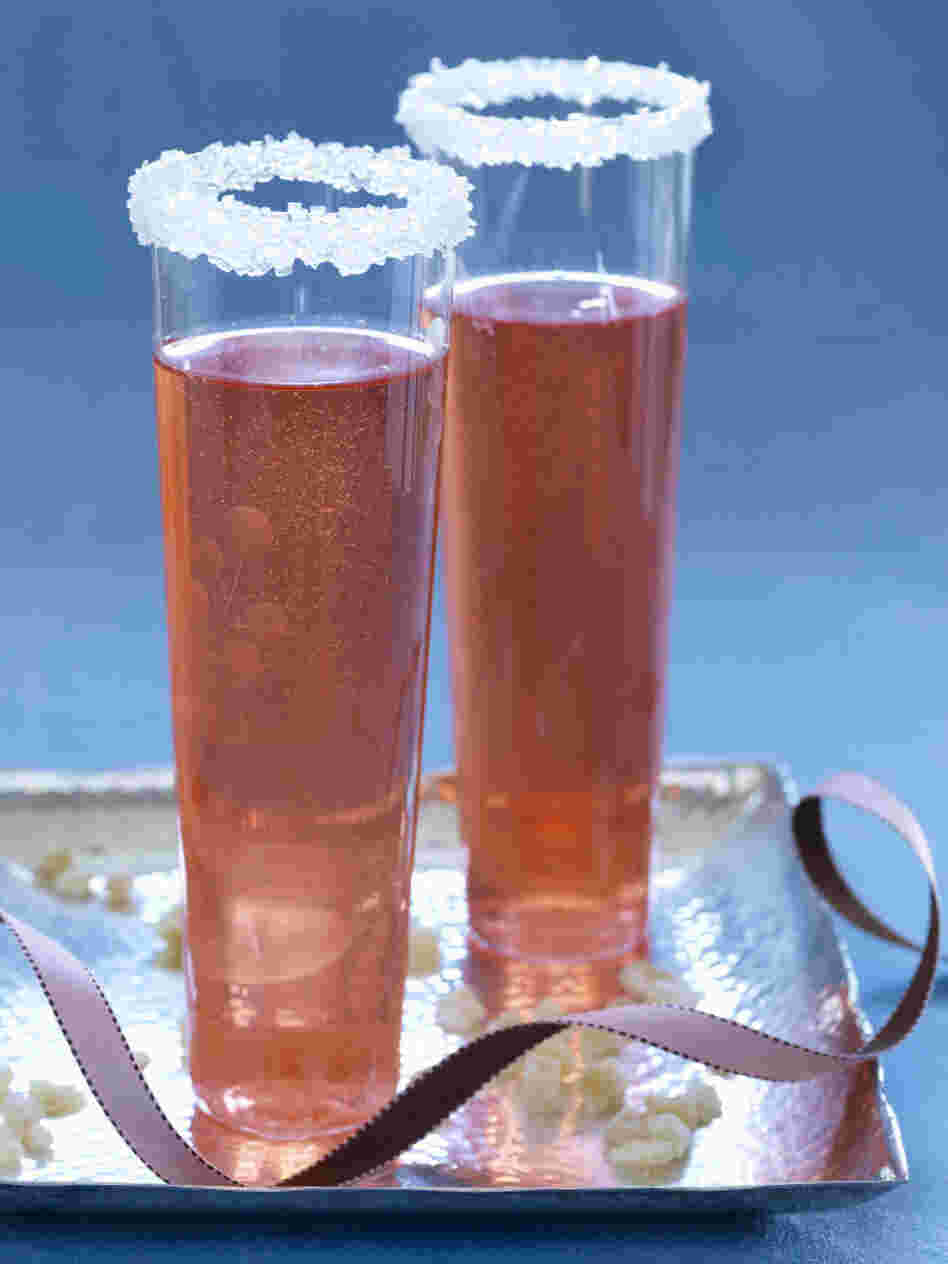 A Sparkling Ginger Daisy cocktail, in a sugar-rimmed glass