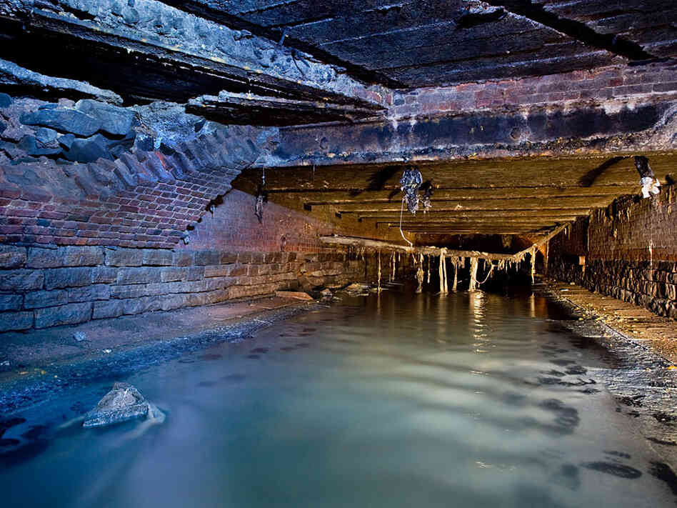 The Canal Street Sewer in Manhattan, New York's first covered sewer, was roofed over circa 1812 -- previously, it was an open ditch (the "Canal" of Canal Street). The Canal Street Sewer in Manhattan, New York's first covered sewer, was roofed over circa 1812 -- previously, it was an open ditch (the "Canal" of Canal Street).