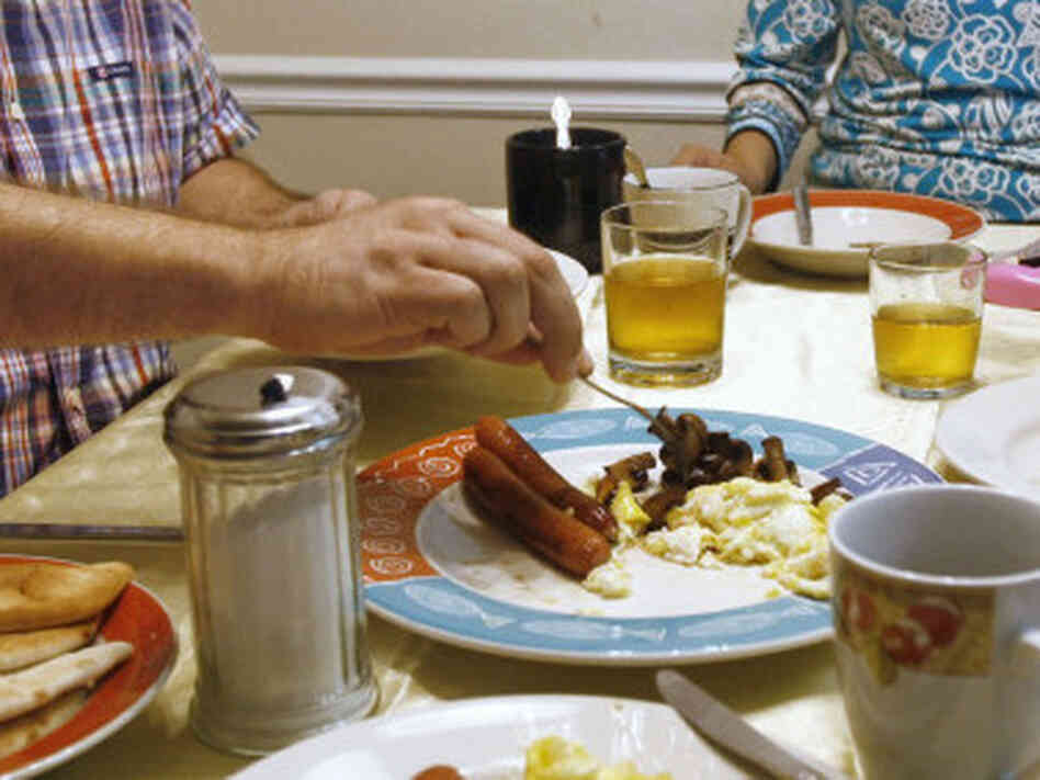 Distraction is a factor in how much we eat. Distraction is a factor in how much we eat.