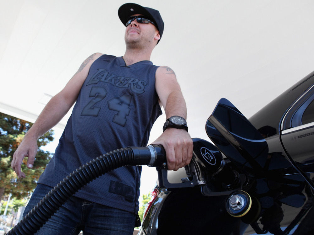 Gas prices will rise to $5 a gallon by 2012, predicts former Shell Oil president John Hofmeister.