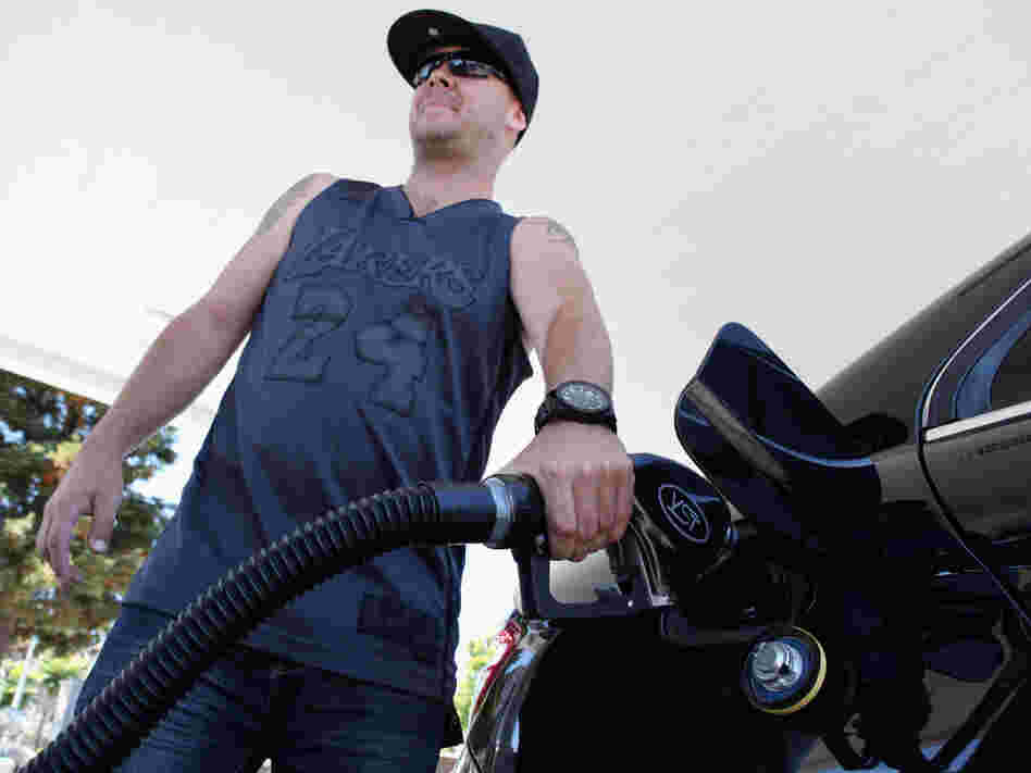 Gas prices will rise to $5 a gallon by 2012, predicts former Shell Oil president John Hofmeister.