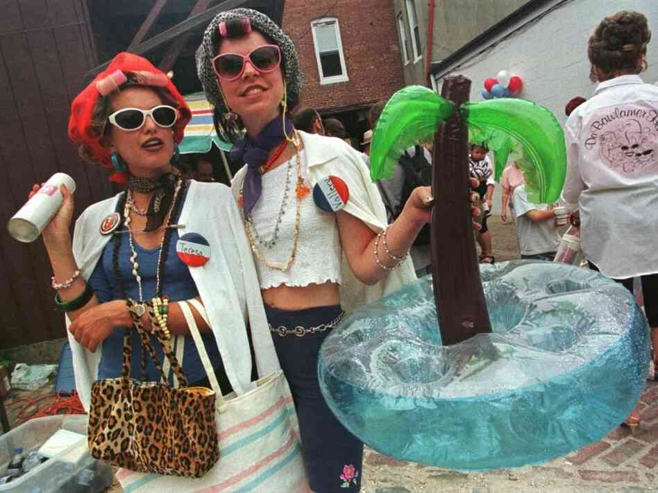 Baltimore residents Patricia Granata and Christine O'Connell await the start of Baltimore's 1999 Best Hon Contest.