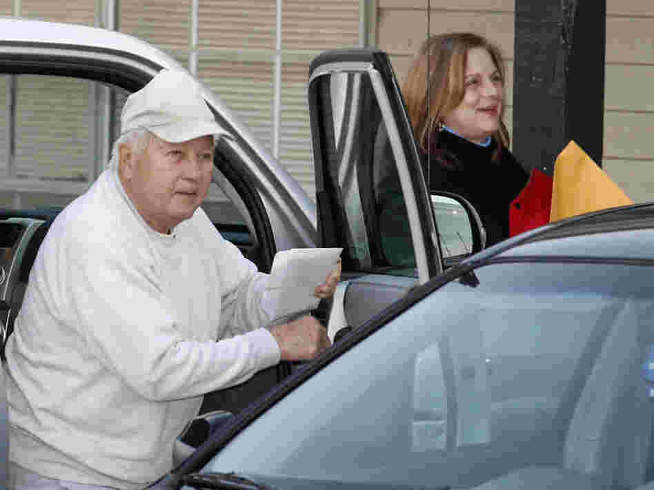 Former Louisiana Gov. Edwin Edwards arrives with daughter Anna Edwards at the halfway house to finish his prison sentence.