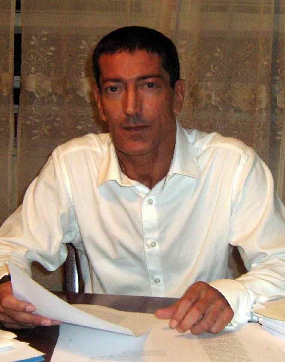 Author Kenneth Slawenski lives in New Jersey. He founded the website DeadCaulfields.com, and has been researching J.D. Salinger: A Life for the past eight years.