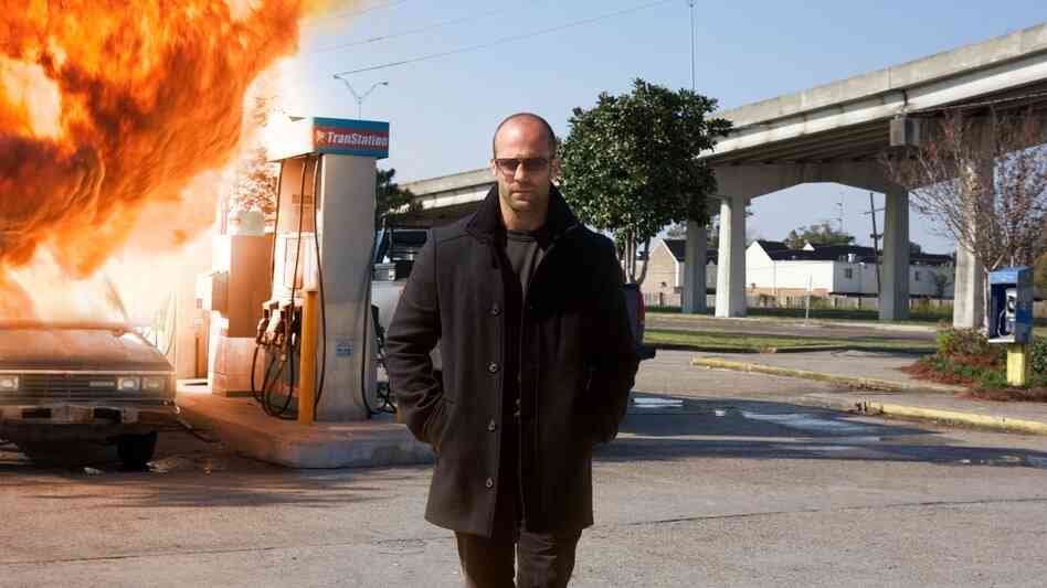Jason Statham plays Arthur Bishop, a hit man who kills with mechanic precision and detachment — until the murder of his longtime mentor makes things personal. Jason Statham plays Arthur Bishop, a hit man who kills with mechanic precision and detachment — until the murder of his longtime mentor makes things personal.
