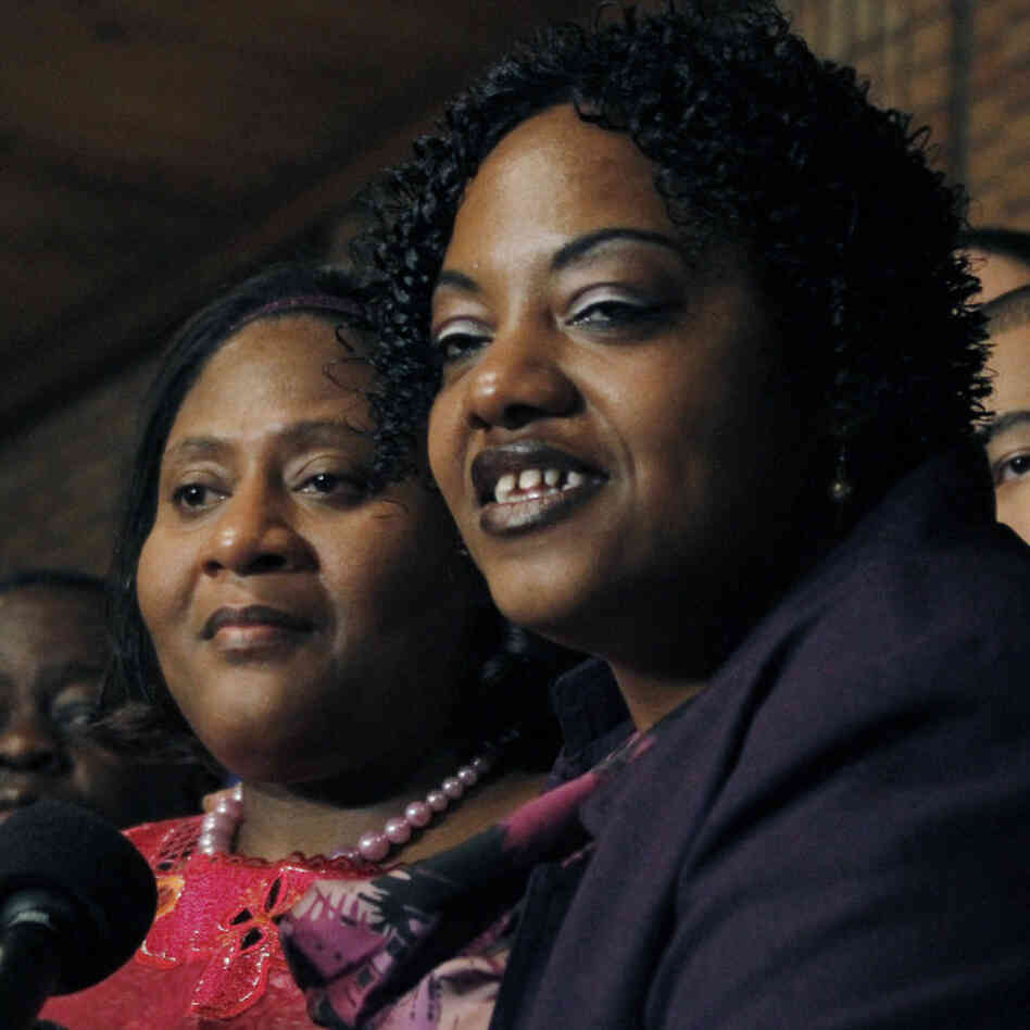 Jamie Scott, left, and her sister Gladys Scott answer questions during a news conference in Jackson, Miss., Friday, Jan. 7, 2011.