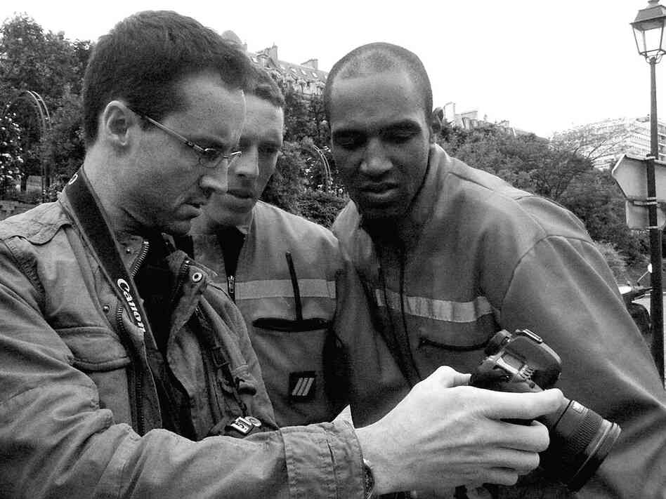 National Geographic's Stephen Alvarez shows photographs to divers from the Paris fire department. They practice underwater rescues on the river Seine — and below Canal Saint-Martin. National Geographic's Stephen Alvarez shows photographs to divers from the Paris fire department. They practice underwater rescues on the river Seine — and below Canal Saint-Martin.