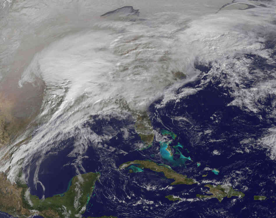 This image shows the storm at 9:01 a.m. ET.