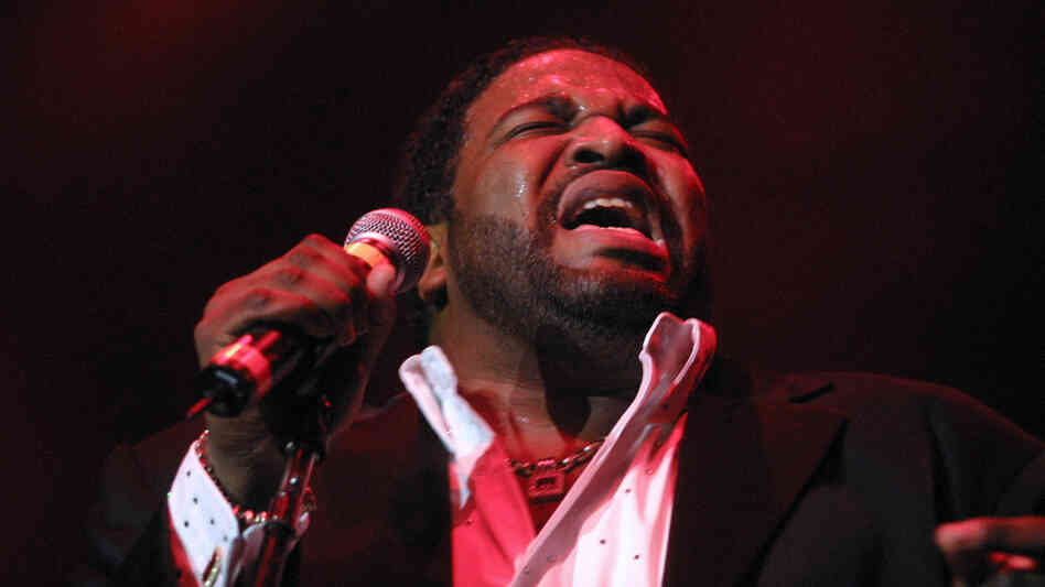 Gerald Levert performs at the 98.7 Kiss FM's R&B Jam 2001 at Madison Square Garden in New York City.