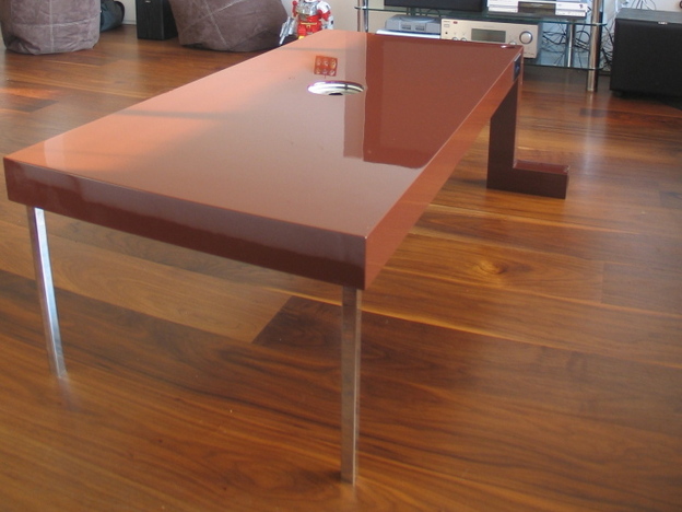 A coffee table robot, an Auger-Loizeau Carnivorous Domestic Robot Entertainment design, is powered by mice.