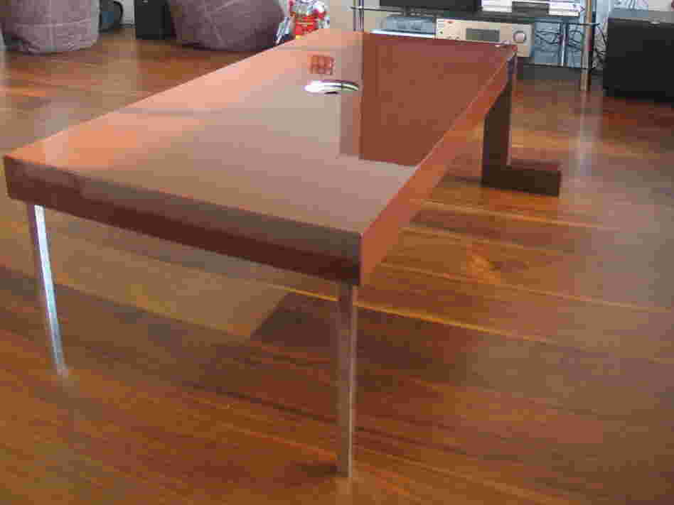A coffee table robot, an Auger-Loizeau Carnivorous Domestic Robot Entertainment design, is powered by mice.
