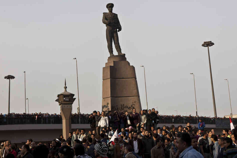 This is the first photograph that Burton took after leaving his hotel in Cairo yesterday afternoon. This is the first photograph that Burton took after leaving his hotel in Cairo yesterday afternoon.