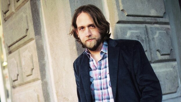 Texas folk singer-songwriter Hayes Carll will take the World Cafe Live stage at noon ET.