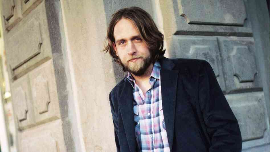 Texas folk singer-songwriter Hayes Carll will take the World Cafe Live stage at noon ET.