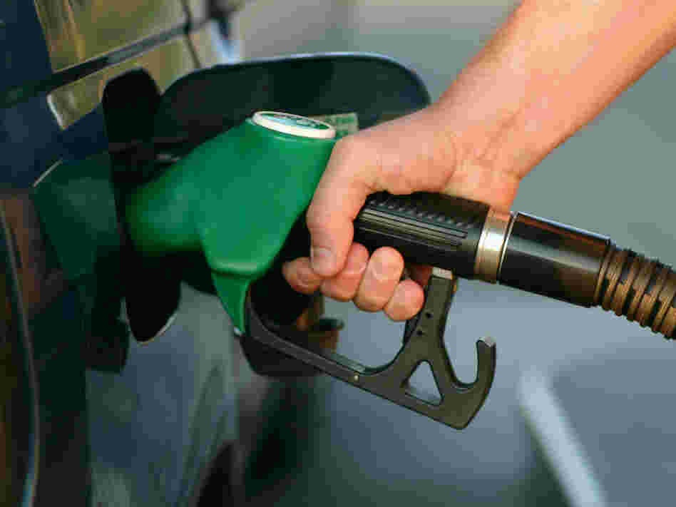 Drivers in the middle of the country have gotten a break on gas prices because of bargain-priced oil coming in from Canada.