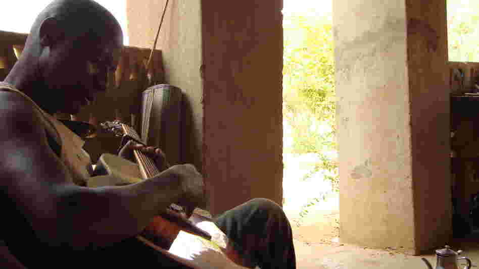 Sidi Toure is one of Mali's great guitar players.