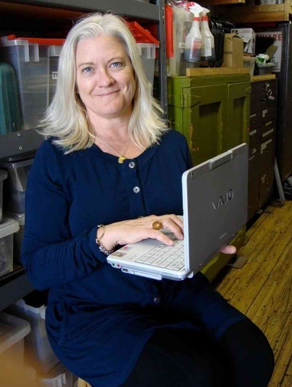 Hollywood property master Trish Gallaher Glenn dug up this Sony Vaio laptop — and something like 60 other computers — for 'The Social Network.' Hollywood property master Trish Gallaher Glenn dug up this Sony Vaio laptop — and something like 60 other computers — for 'The Social Network.'