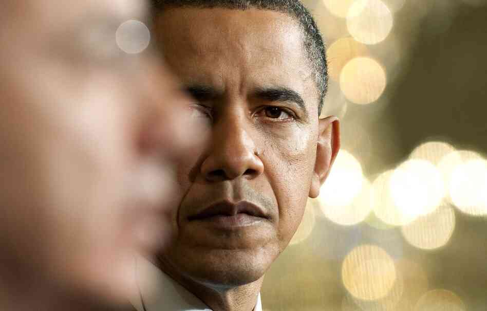 President Obama said on Thursday that he has authorized the use of U.S. military aircraft to move Egyptian refugees fleeing Libya to Tunisia. 