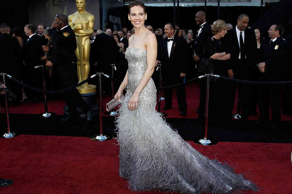 Two-time Academy Award winner Hilary Swank walks down the red carpet at the Kodak Theatre in Hollywood, Calif. 