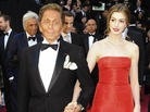 Valentino and Anne Hathaway. Valentino and Anne Hathaway.
