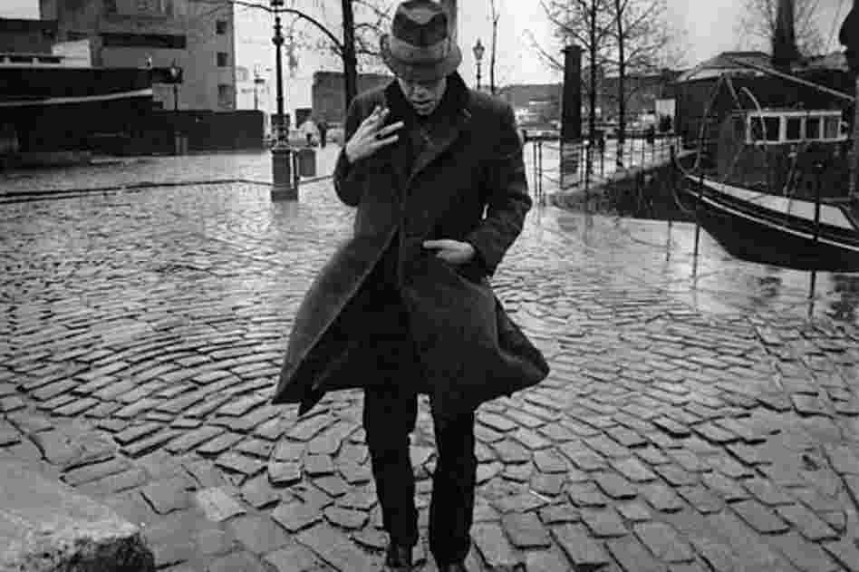 After a stint in the U.S. Coast Guard, Waits moved to Los Angeles in 1971 where he formally began his music career. He signed with manager Herb Cohen at age 21 and began recording demos, including many of his now famous songs. 