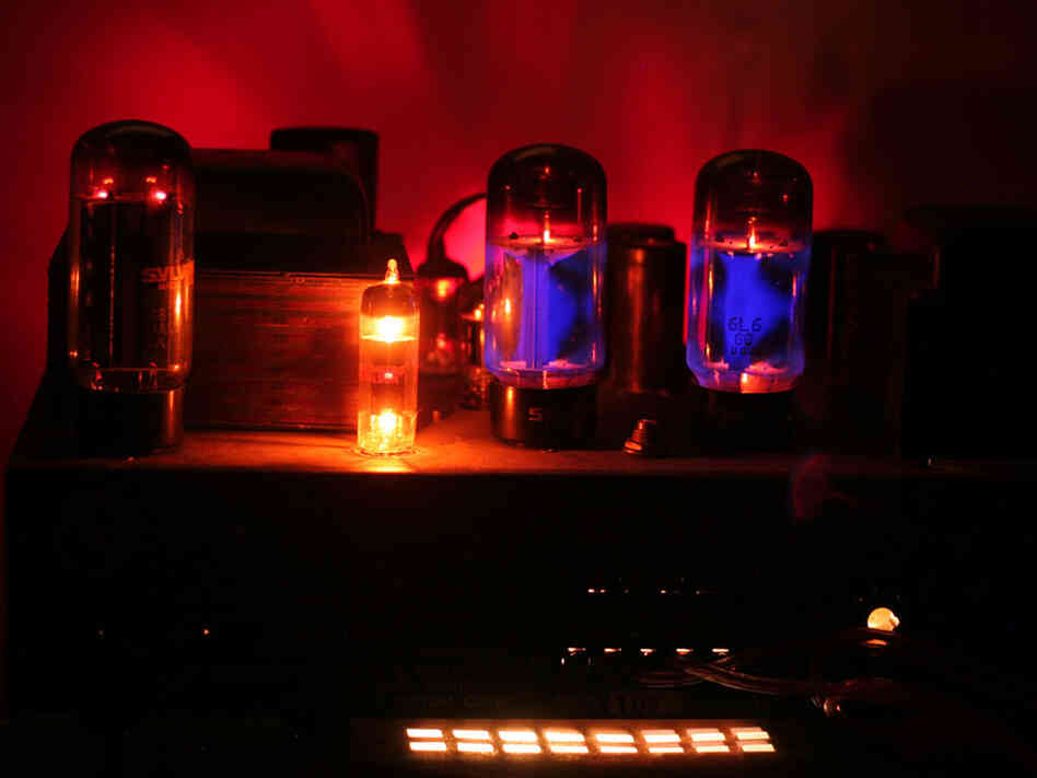 A vintage Stromberg-Carlson AU-57 tube amp. A vintage Stromberg-Carlson AU-57 tube amp.