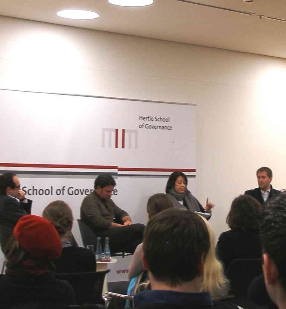 Panelists discuss the latest developments in Egypt at the Hertie School in Berlin. Panelists discuss the latest developments in Egypt at the Hertie School in Berlin.