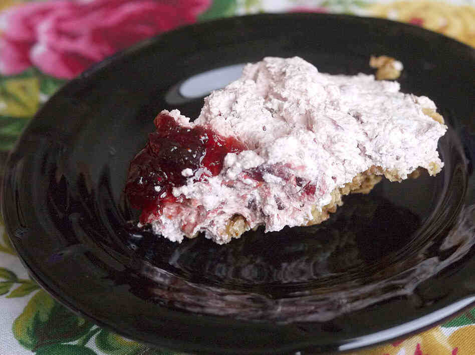 Granola Cranberry Walnut Pie