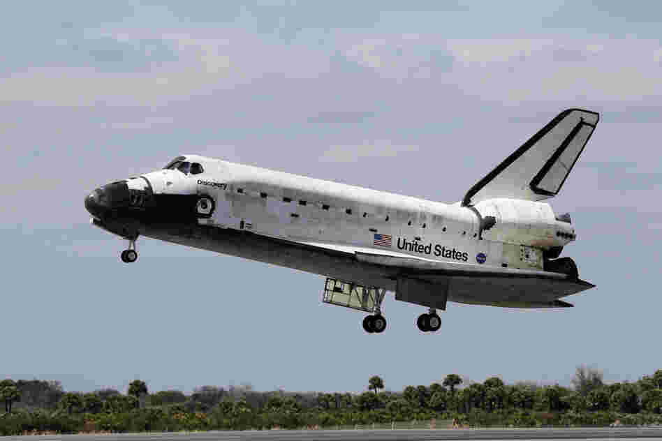 Space shuttle Discovery ended its 39th and final mission Wednesday, touching down at Kennedy Space Center in Cape Canaveral, Fla., just before noon local time.