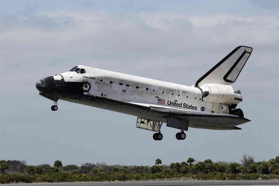 Space shuttle Discovery ended its 39th and final mission Wednesday, touching down at Kennedy Space Center in Cape Canaveral, Fla., just before noon local time.