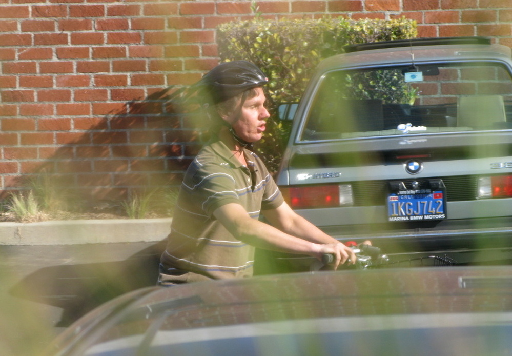 Daniel Kish riding a bike in Culver City, Los Angeles, CA.